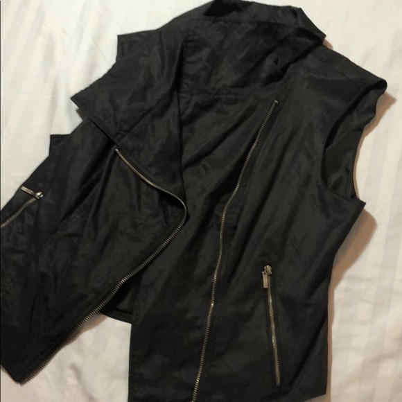 BLACK vest - Picture 3 of 3